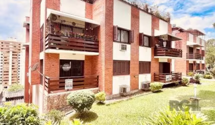 NA DR CASTRO DE MENEZES, EM FRENTE AO HOSPITAL DA BRIGADA MILITAR&lt;BR&gt;Excelente apartamento 03 dormitórios, sendo 01 suíte, localização privilegiada da Vila Assunção, 157,22m² de área privativa.&