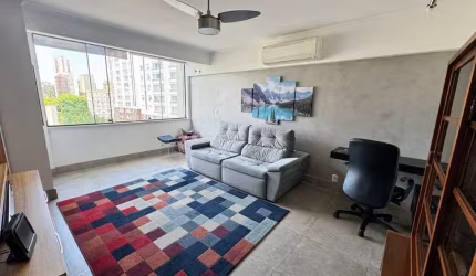Apartamento mobiliado à venda, localizado na Rua Quintino Bocaiúva, no charmoso bairro Moinhos.&lt;BR&gt;&lt;BR&gt;Apartamento com Planta de 76m² privativos, distribuída em: living 02 ambientes, 02 do