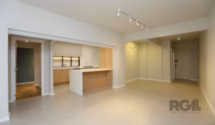 Apartamento 03 dormitórios revitalizado no Moinhos de Vento em Porto Alegre.  &lt;BR&gt;&lt;BR&gt;Com 148m2 privativos, de frente, conta 03 amplos dormitórios sendo uma suíte. Hall de entrada, sala gr