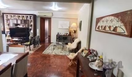 Apartamento de 116,75 m², com 3 dormitórios, sendo 1 suíte, e 1 vaga de garagem por convenção de condomínio, localizado próximo ao Parcão, no bairro Moinhos de Vento.&lt;BR&gt;&lt;BR&gt;Amplo, ventila