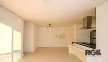 Apartamento semi mobiliado, 2 dormitórios sendo um suíte com closet, banheiro social, cozinha americana com churrasqueira, ar condicionado (2), armários fixos, painel de espelho na entrada do apto, fo