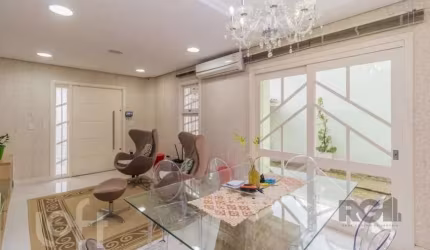 Casa no Bairro Cristal&lt;BR&gt;&lt;BR&gt;Casa de Luxo no Bairro Cristal!&lt;BR&gt;Venha conhecer essa incrível casa, localizada no Bairro Cristal, com 330m² de área privativa!&lt;BR&gt;&lt;BR&gt;Cara