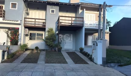 vende lindo sobrado no Lagos de Nova Ipanema, 03 dormitórios, 2 banheiros, 01 suíte, 1 lavabo, cozinha, quartos e banheiros mobiliados, espaço gourmet nos fundos com portas de vidro, piscina privativa