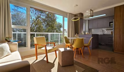 Apartamento 59,56m² privativos, 2 dormitórios (1 suíte), living para 2 ambientes, churrasqueira, banheiro social com ventilação natural, cozinha americana e área de serviços. 1 vagas de garagem separa
