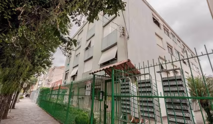 Localização Estratégica no Bairro Vila Ipiranga Situado a meia quadra da Av. Assis Brasil próximo ao Triângulo, você estará conectado a diversas opções de transporte público e ao comércio local. Além 