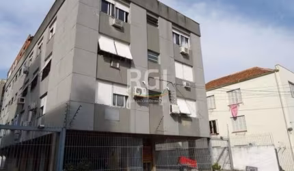 Cobertura com 5 dormitórios (2 no primeiro pavimento-1 transformado em closet e 3 na cobertura,sendo 2 com sacada), sendo 1 suíte, construção Bernaud, 255,99 m² privativos, 298,28 m² de área total, li