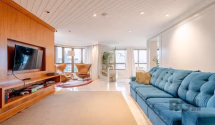 Cobertura semimobiliada com 597m², 4 dormitórios, sendo 3 suítes, e 5 vagas de garagem no bairro Bela Vista.&lt;BR&gt;&lt;BR&gt;Primeiro pavimento possui living para 4 ambientes, hall social privativo
