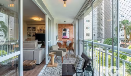 Apartamento semimobiliado à venda no bairro Jardim Europa, com 125m² privativos.&lt;BR&gt;&lt;BR&gt;O imóvel foi totalmente reformado, garantindo conforto e modernidade. Conta com 3 dormitórios, sendo