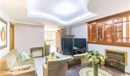 Apresentamos este magnífico apartamento no bairro Passo da Areia em Porto Alegre, um verdadeiro convite ao conforto, sofisticação e bem-estar. Com três dormitórios, incluindo uma suíte, este imóvel im