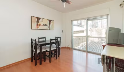 Descubra seu novo lar em uma das regiões mais desejadas de Porto Alegre! A 500 metros do Carrefour, Este encantador apartamento de 39 m² está localizado na Rua Libero Badaró 203, no bairro Passo D'Are
