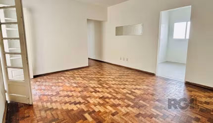 Um apartamento cheio de luz natural! São 55 m² bem distribuídos, com peças amplas que recebem o sol da tarde na sala e no quarto, trazendo aconchego e conforto. O imóvel conta com um dormitório espaço