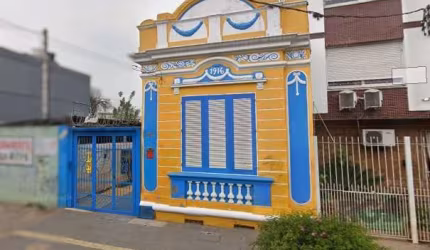 Compre propriedade para fins residenciais e comerciais localizada na rua Joaquim Nabuco, no Bairro Cidade Baixa.Composta por residência comercial,mais 3 casas independentes.Construídas  em um terreno 