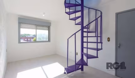 Cobertura no coração do bairro Camaquã, em Porto Alegre. Localizada na Rua Chico Pedro, a propriedade oferece uma área total de 141 m², perfeita para quem busca espaço e conforto. Com 2 dormitórios e 