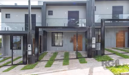 Sobrado novo,  no Bairro Tristeza, em uma rua calma e arborizada, com 3 dormitórios sendo 1 suíte com ampla sacada e vista panorâmica para o Rio Guaíba, living em 2 ambientes com lareira, cozinha amer
