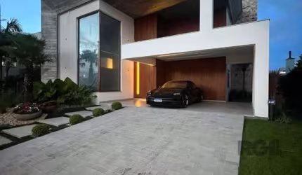 Vende Excelente casa com exclusividade em Torres-RS, no condomínio, Ocean Side, pronta 360m², 4 dormitórios suítes, nova, com piscina, vaga para 4 carros, terreno de meio, próximo ao salão de festa e 