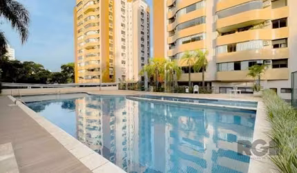 No Celebrety luxuosa cobertura duplex com 251m2 privativos, com vista panorâmica no coração do Bela Vista, à poucos metros da praça da Encol, em frente a praça Andre Forster.&lt;BR&gt;Cobertura com 3 