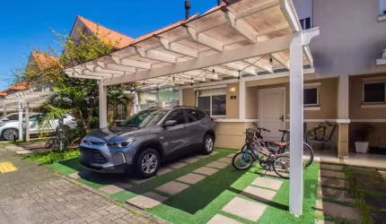 Ótima e ampla casa no Condomínio Vivenda Ecoville, alto padrão,  de 3 pavimentos, com 156m² construídos, de 3 dormitórios, 2 vagas e infra. Possui no andar térreo: living amplo com sala de estar e sal