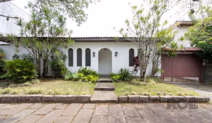 Casa Térrea.&lt;BR&gt;Excelente casa para comércio, geriatria, restaurante, etc.&lt;BR&gt; Living 02 ambientes com  lareira, sala de jantar, gabinete, 04 dormitorios, banheiro social, lavabo, copa coz