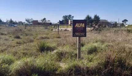 Terreno localizado na Praia Real no Munícipio da praia de Torres. &lt;BR&gt;Metragem 300 m2.&lt;BR&gt;Terreno plano pronto para construção. &lt;BR&gt;Esquina com a rua Z, ótima localização!&lt;BR&gt;D