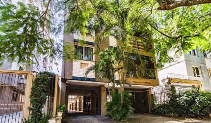 Ótima cobertura residencial à venda em Porto Alegre, no prestigiado bairro Higienópolis. Localizada na Rua Ari Marinho, 26. Esta propriedade, de 134 m², está em ótimas condições e oferece um preço com