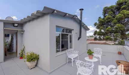 Cobertura semimobiliada com 3 dormitórios 195m² com 2 vagas na Vila Ipiranga&lt;BR&gt;&lt;BR&gt;No 2 andar, temos 3 dormitórios 1 suíte (com ar condicionado), living, banheiro social, cozinha american