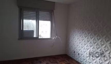 Excelente apartamento de 1 dormitório super bem localizado, todo reformado, próximo as principais conveniências do bairro. Preço e disponibilidade do imóvel sujeitos a alteração sem aviso prévio.