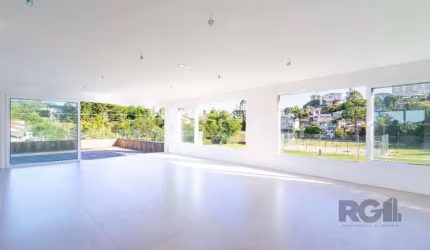 Suder Negócios Imobiliarios oferece esta cobertura dúplex com 435m em Porto Alegre, nas Três Figueiras. São 3 suites sendo 1 master com espera para hidro, vagas para 4 carros, elevador para 6 pessoas 