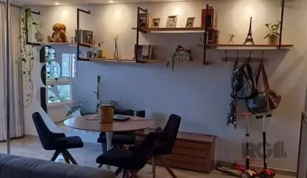 Descubra seu novo lar em Boa Vista, Porto Alegre! Este apartamento impecável, situado em um condomínio maravilhoso construído em março de 2016, está à venda por um ótimo preço compatível com sua categ