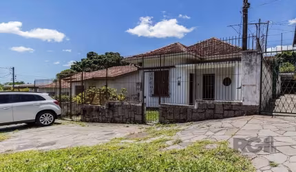 Terreno à Venda com área total de 528m² na Rua Guilherme Alves, 1732, Bairro Partenon. Oportunidade para incorporadoras interessadas em construção de prédio residencial! Localização Estratégica: Terre