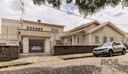 À venda uma incrível casa residencial na Vila Ipiranga, na região sul do Brasil, localizada estrategicamente na Av. Benno Mentz, próxima à Igreja Nossa Senhora do Trabalho e próximo também de transpor