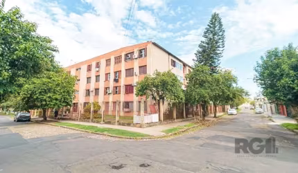 Apartamento à venda em edifício no Parque dos Maias, localizado na Rua Ivo Nicolau Antinolfi, próximo à Bernardino Silveira Amorim, no bairro Rubem Berta , em Porto Alegre/RS. Este imóvel se destaca p