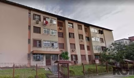 Apartamento de 01 dormitório, no 4º andar, todo reformado, impecável. Excelente posição solar. Na melhor localização do bairro, com diversos comércios e linhas de transporte a uma quadra. Preço e disp