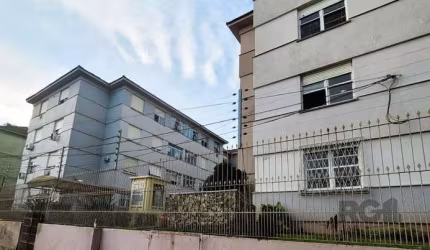 Apartamento com 2 dormitórios a 3 minutos do Barra e do Pontal Shopping. Lindo apartamento todo reformado há alguns anos, foi trocada toda hidráulica, elétrica, esgoto e revestimentos, ficou novo. Tot