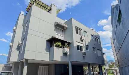 Apartamento 2 dormitórios, banheiro social, sala com dois ambientes com lareira para os dias de frio da capital e sacada fechada com churrasqueira, proporcionando belos momentos de convivência em famí