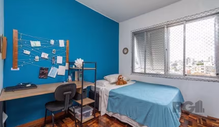 Atenção famílias com filhos em idade escolar ou casais que pretendem iniciar a vida a dois. Apresentamos ótimo apartamento, disponível para venda no bairro Rio Branco, em Porto Alegre. Localizado na r