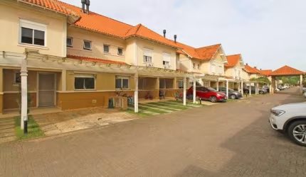 Vende-se linda casa semi mobiliada em ótimo condomínio, distribuída em 3 dormitórios com closet o sendo 1 suíte. Casa ampla, bem distribuída, com lindo lavabo, cozinha toda mobiliada. Pátio ensolarado