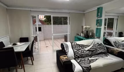 Cobertura horizontal 101m² com 1 dormitório, 1 banheiro, living para 2 ambientes com lareira, cozinha e área de serviço. Terraço de 46 m² com jacuzzi e churrasqueira. A suíte com ampla porta janela pa