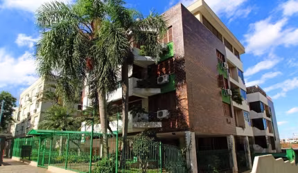 COBERTURA toda REFORMADA de 2 dormitórios, sala de estar e jantar, espaço para home oficce, cozinha tradicional fechada, área de serviço, depósito e banheiro social (no primeiro nível). Na cobertura, 