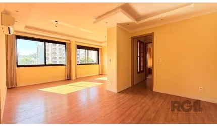 Descubra o seu novo lar no Condomínio Design! Se você busca sofisticação, conforto e uma localização estratégica no Bairro Menino Deus, este apartamento é para você! Com 70m² privativos, 1 suíte mais 