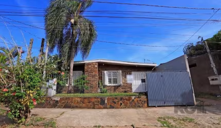 Apresentamos uma oportunidade única para adquirir sua casa dos sonhos por um preço imperdível! Esta charmosa residência na Rua Caetano La Porta oferece conforto e conveniência para sua família. Com um