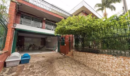 Casa para Venda - 317m², 5 dormitórios, sendo 1 suites, 2 vagas - Teresópolis
