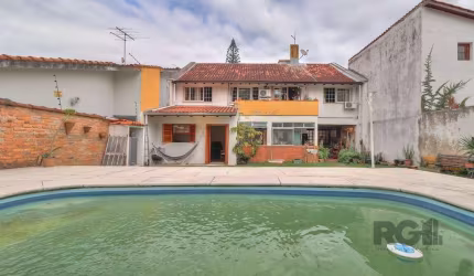 Casa a venda composta de 4 dormitórios no bairro Jardim Isabel em Porto Alegre