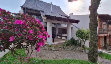 Casa com 537,00 m² com 04 dormitórios no Bairro Tristeza