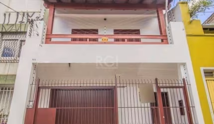 Casa para Venda - 440m², 3 dormitórios, sendo 2 suites, 2 vagas - Cidade Baixa