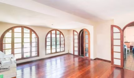 Casa para Venda - 279.1m², 4 dormitórios, sendo 1 suites, 5 vagas - Vila Nova
