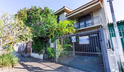 Casa para Venda - 500m², 3 dormitórios, sendo 3 suites, 4 vagas - Vila Ipiranga