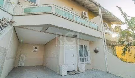 Casa para Venda - 137m², 3 dormitórios, sendo 3 suites, 2 vagas - Hípica
