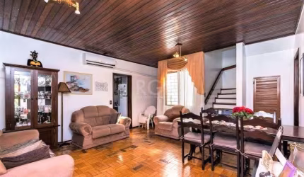 Casa para Venda - 326m², 4 dormitórios, sendo 1 suites, 2 vagas - Jardim Sabará