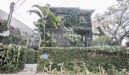 Casa para Venda - 250m², 4 dormitórios, 2 vagas - Petrópolis