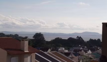 Casa para Venda - 270m², 3 dormitórios, sendo 1 suites, 2 vagas - Guarujá